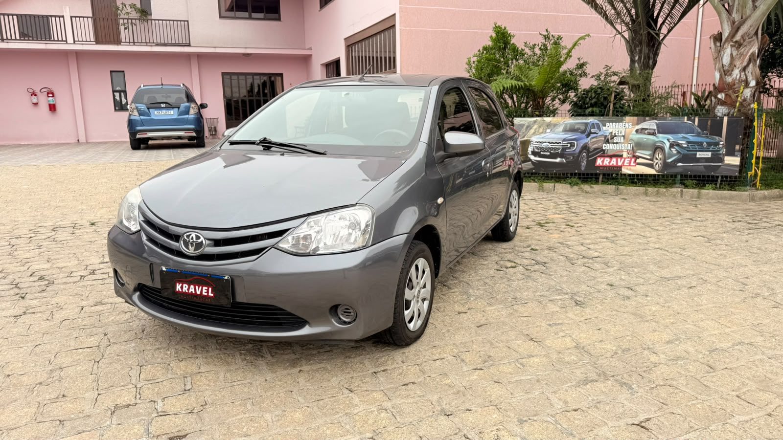 Toyota Etios X 1.3 16V HATCH - foto 1