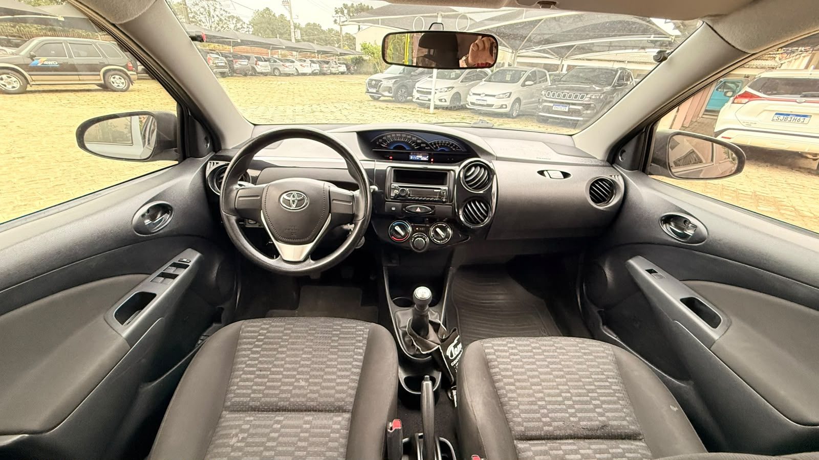 Toyota Etios X 1.3 16V HATCH - foto 8