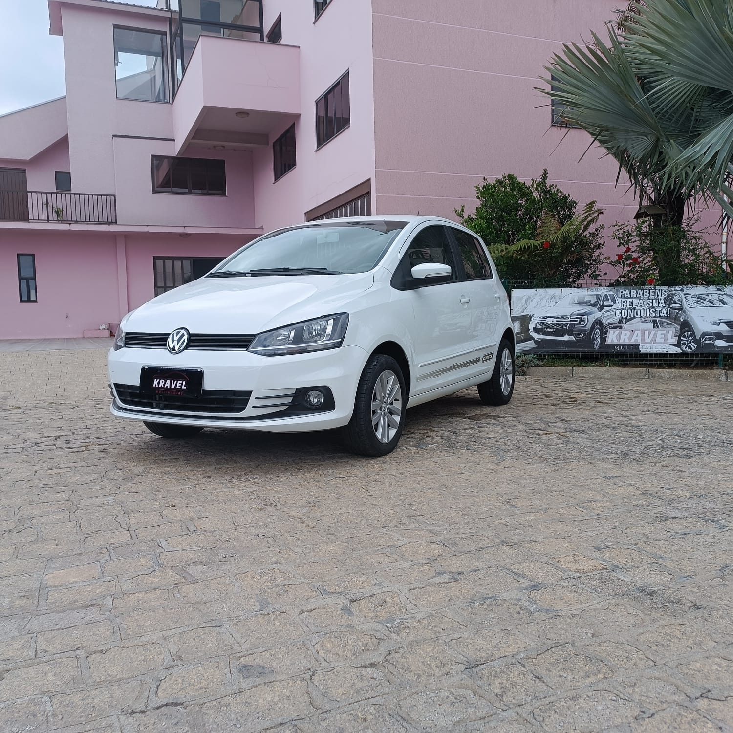 Volkswagen Fox CONNECT 1.6 MT - foto 1