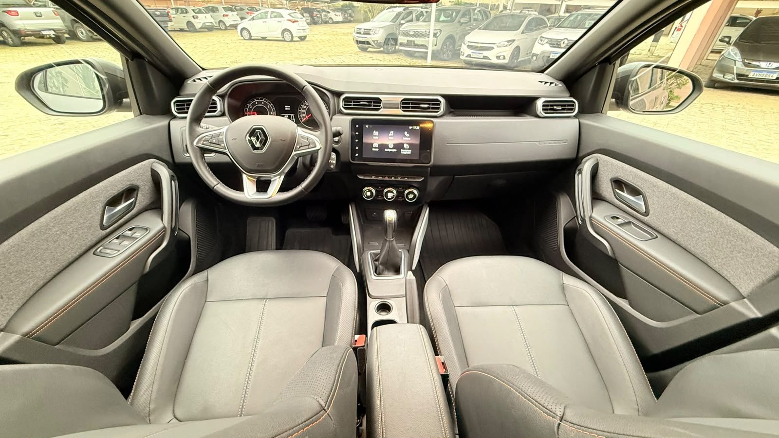 Renault Duster ICONIC PLUS 1.3 TURBO C/ KIT OUTSIDER - foto 12