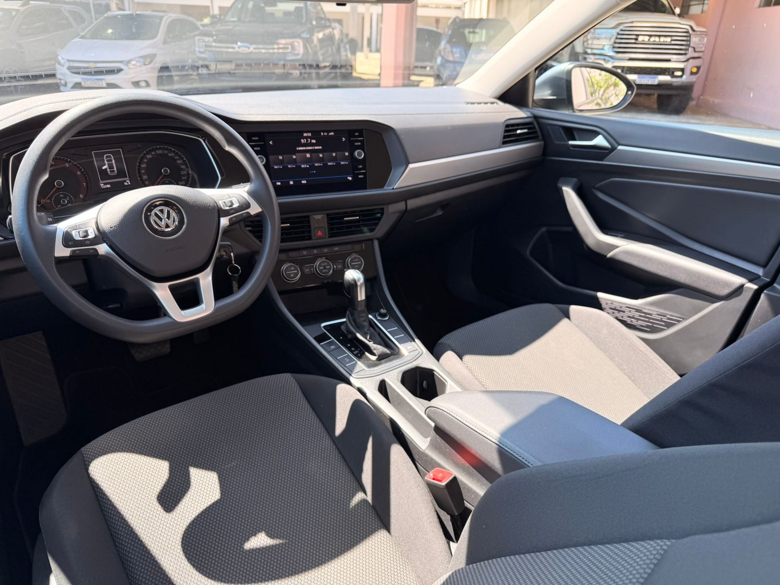 Volkswagen Jetta 1.4 TSI 250 - foto 9
